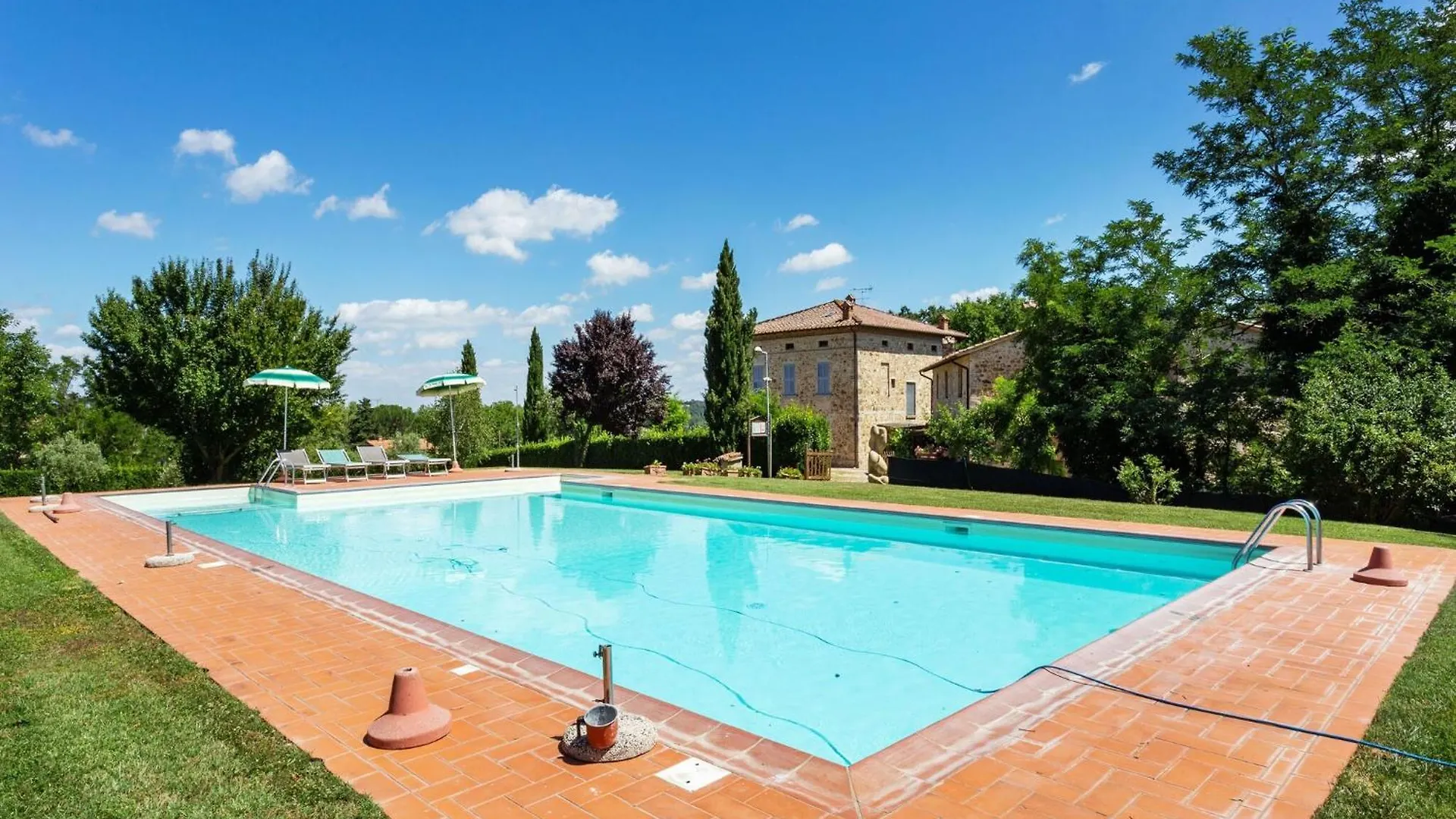 Scenic Apartment In Casole D Elsa With Pool Casole dʼElsa Italia
